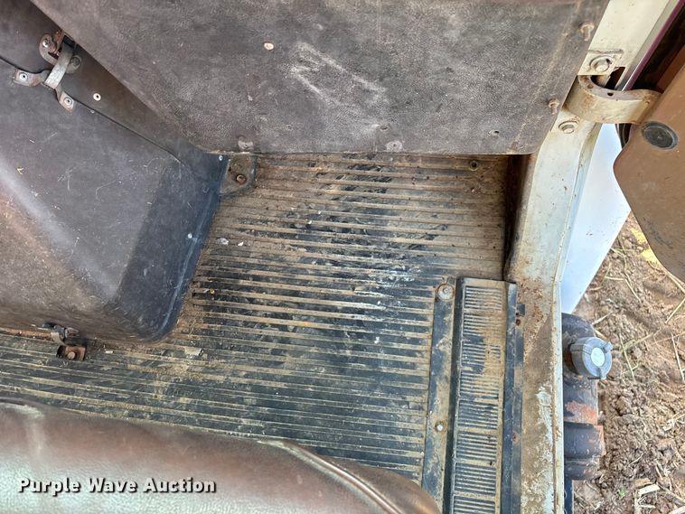 image for item EN5664 1986 International F1954 grain truck