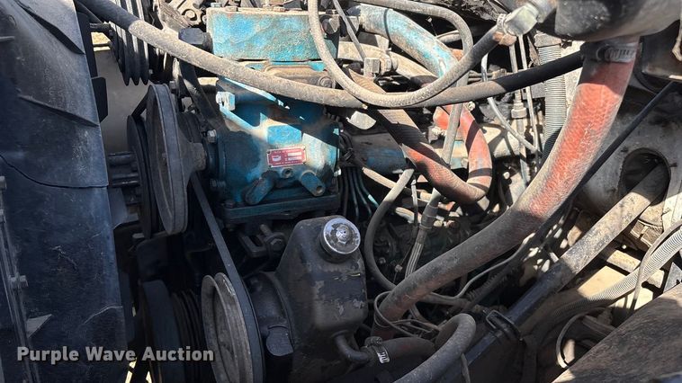 image for item EN5664 1986 International F1954 grain truck