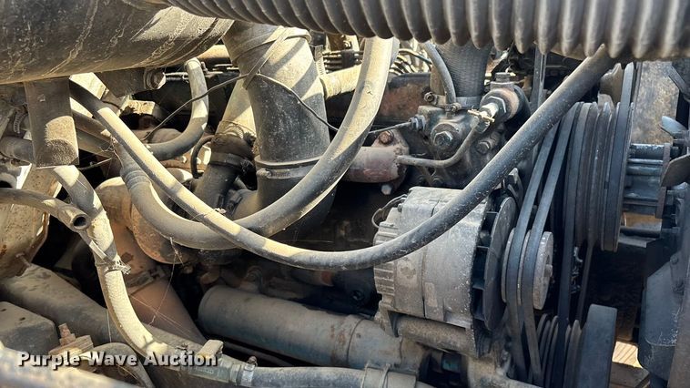 image for item EN5664 1986 International F1954 grain truck