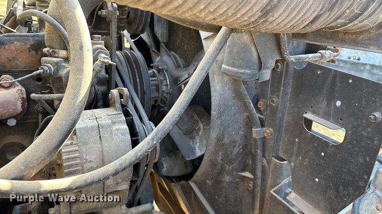 image for item EN5664 1986 International F1954 grain truck