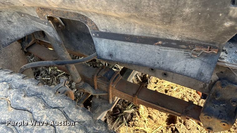 image for item EN5664 1986 International F1954 grain truck