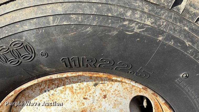 image for item EN5664 1986 International F1954 grain truck