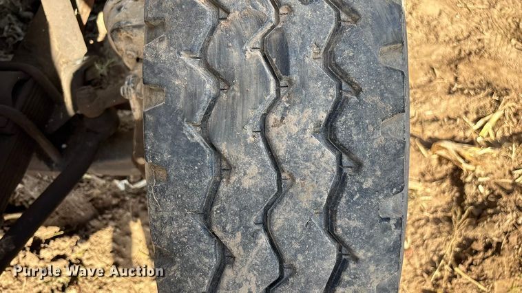 image for item EN5664 1986 International F1954 grain truck