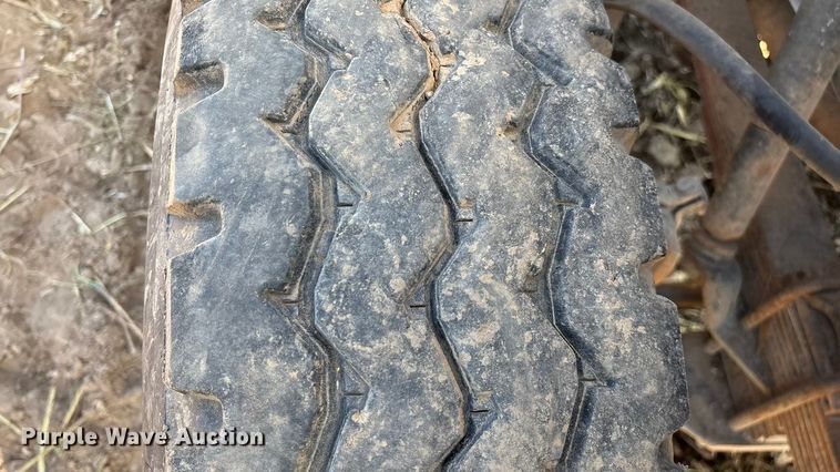 image for item EN5664 1986 International F1954 grain truck