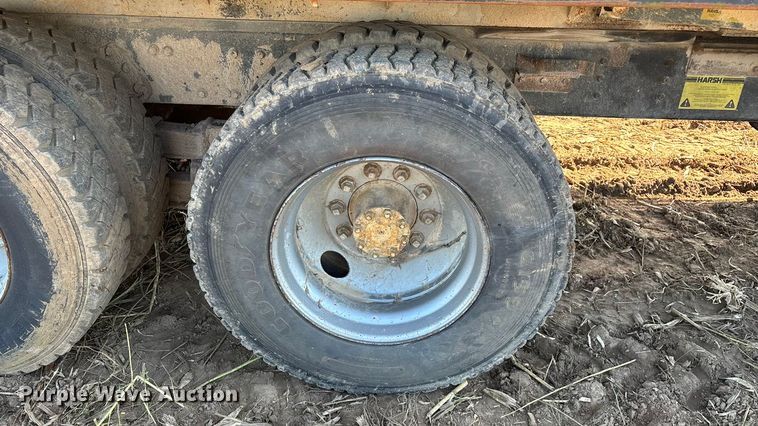 image for item EN5664 1986 International F1954 grain truck