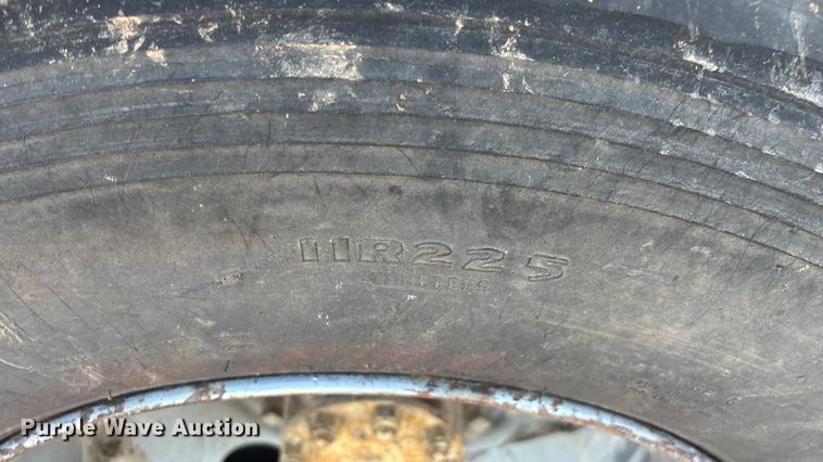 image for item EN5664 1986 International F1954 grain truck