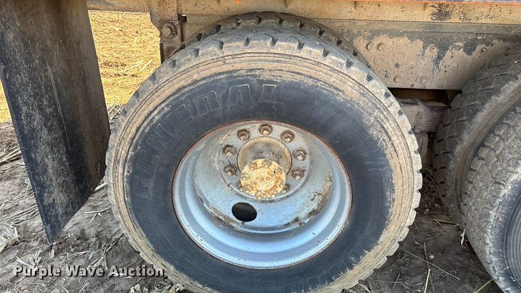 image for item EN5664 1986 International F1954 grain truck