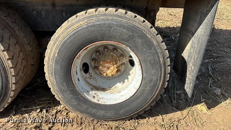 image for item EN5664 1986 International F1954 grain truck