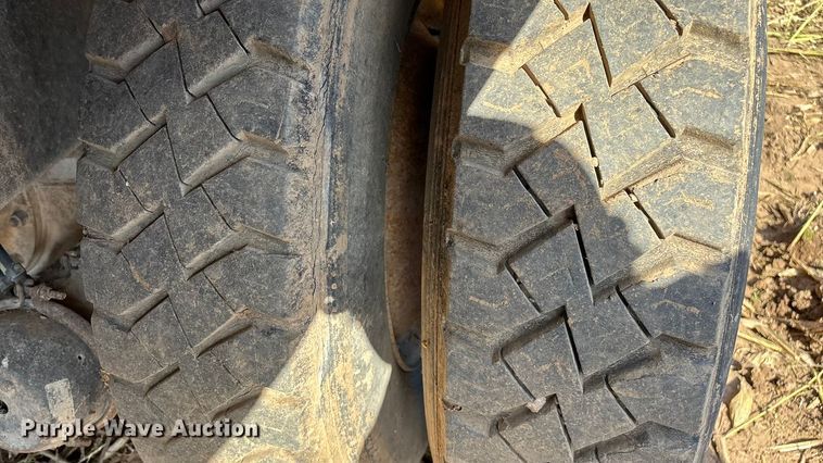 image for item EN5664 1986 International F1954 grain truck