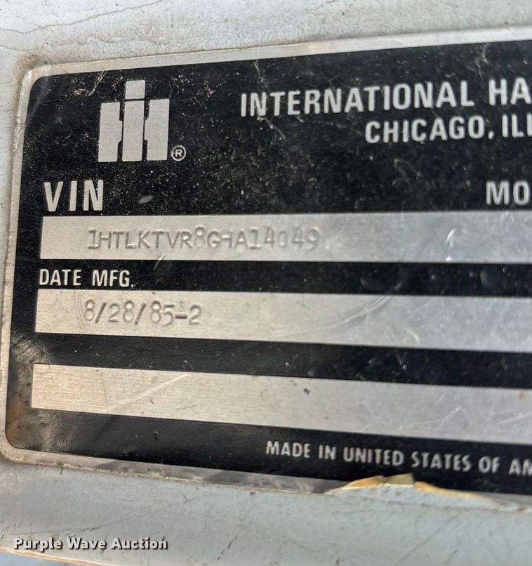 image for item EN5664 1986 International F1954 grain truck