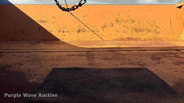 image for item EN5665 1994 International 4700 truck cab and chassis