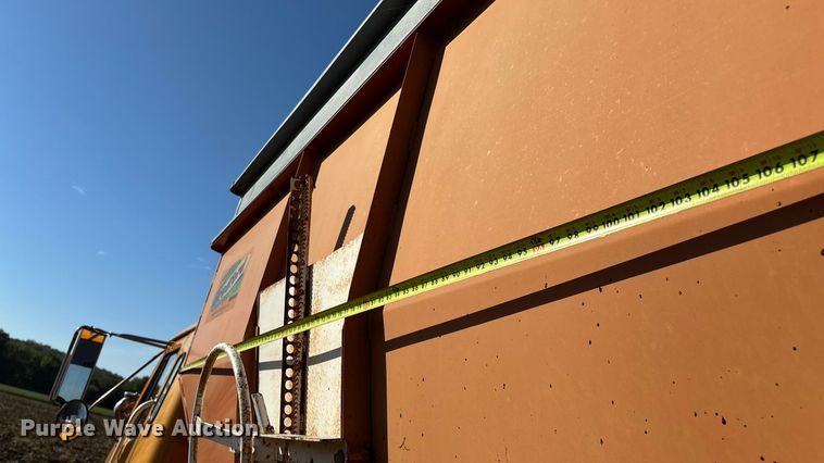 image for item EN5665 1994 International 4700 truck cab and chassis