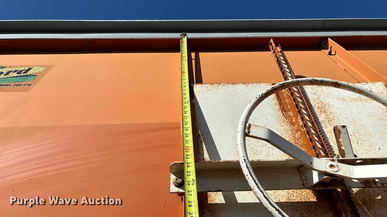 image for item EN5665 1994 International 4700 truck cab and chassis