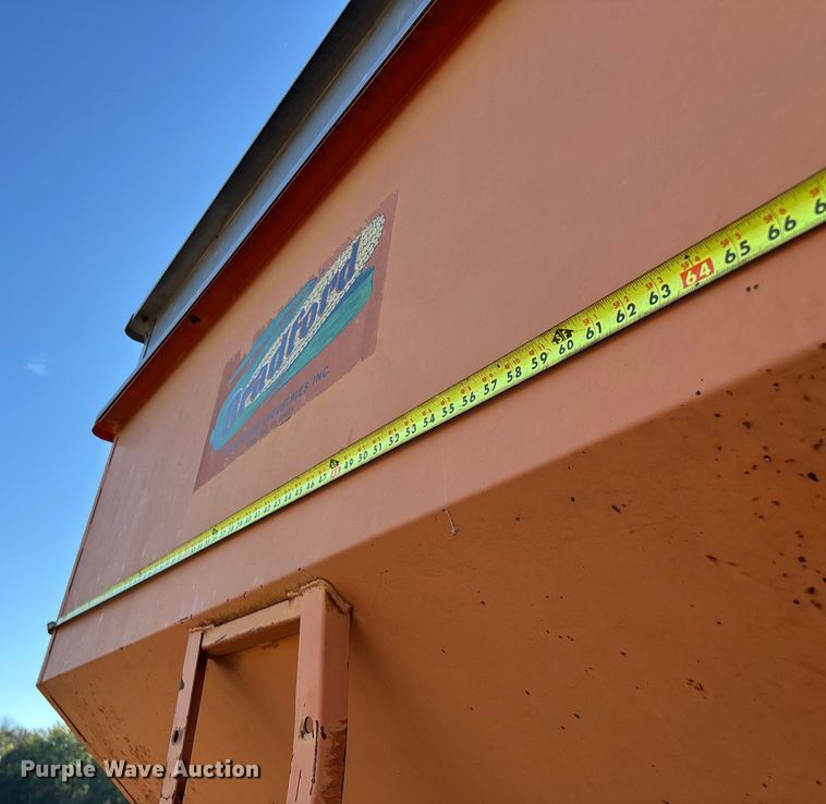 image for item EN5665 1994 International 4700 truck cab and chassis