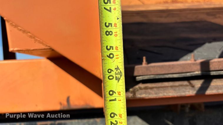 image for item EN5665 1994 International 4700 truck cab and chassis