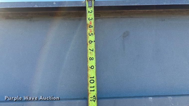 image for item EN5665 1994 International 4700 truck cab and chassis