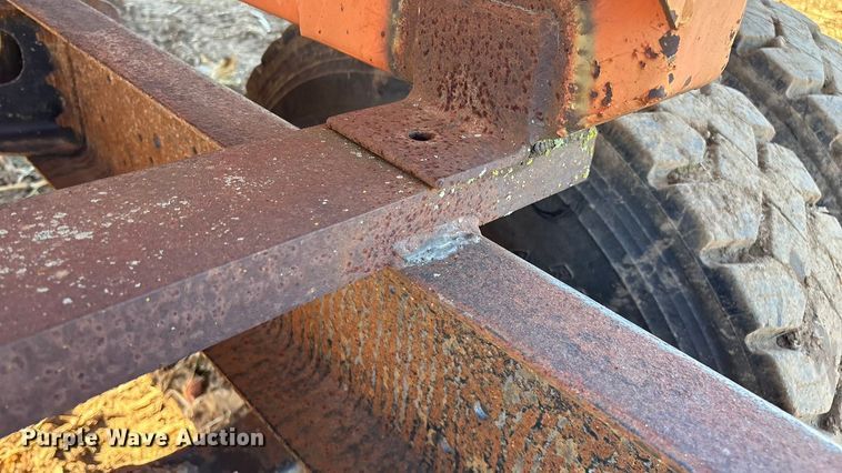 image for item EN5665 1994 International 4700 truck cab and chassis