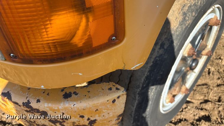 image for item EN5665 1994 International 4700 truck cab and chassis