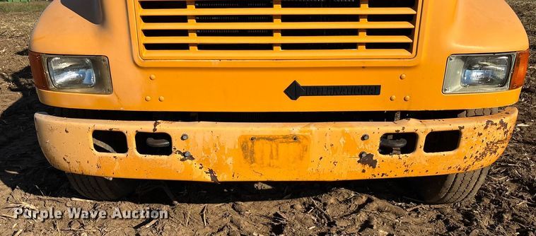 image for item EN5665 1994 International 4700 truck cab and chassis