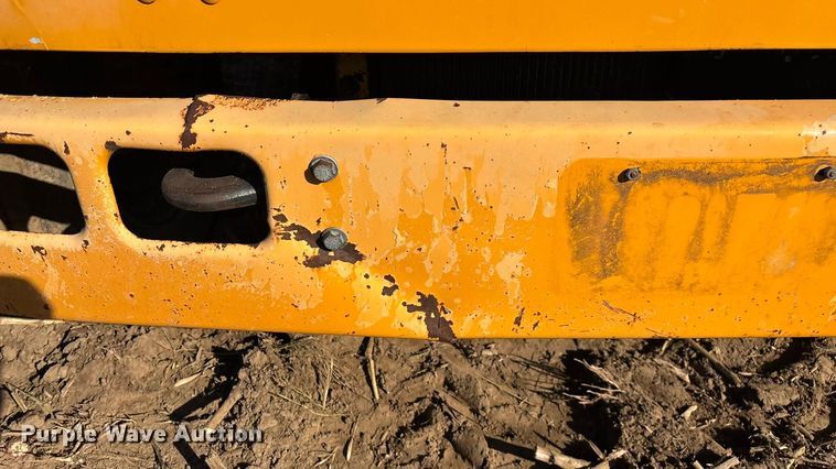 image for item EN5665 1994 International 4700 truck cab and chassis