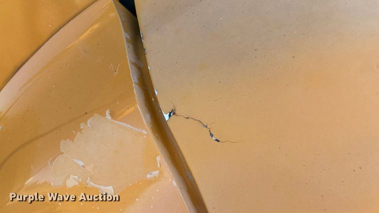 image for item EN5665 1994 International 4700 truck cab and chassis