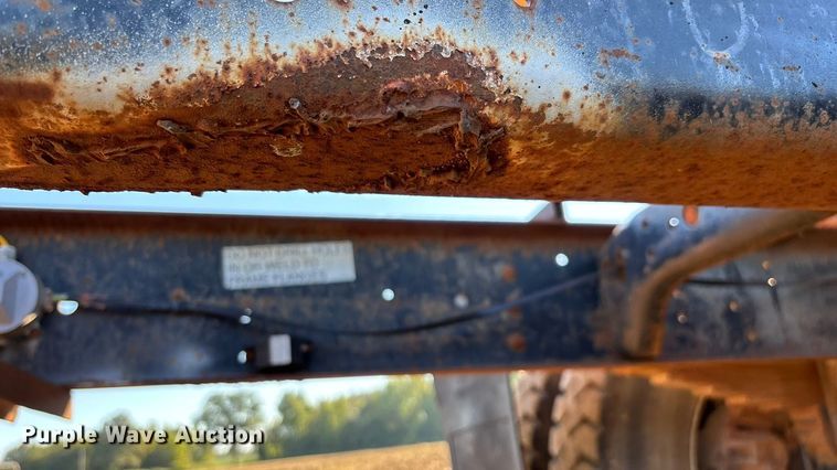 image for item EN5665 1994 International 4700 truck cab and chassis