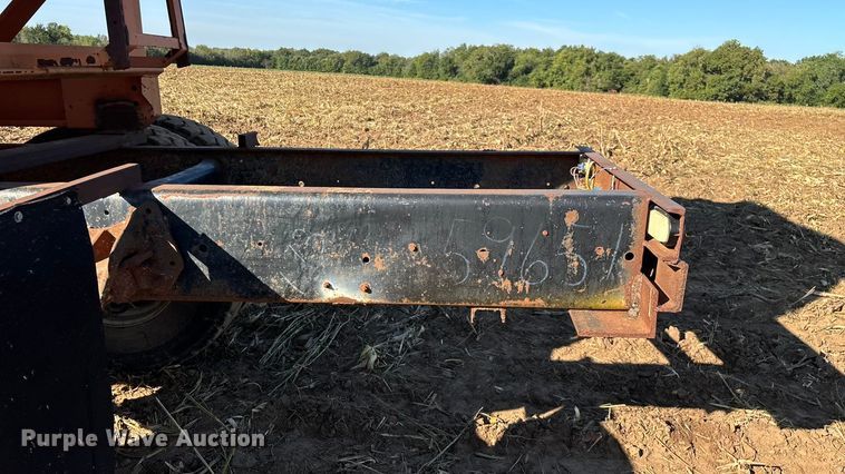 image for item EN5665 1994 International 4700 truck cab and chassis