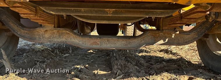 image for item EN5665 1994 International 4700 truck cab and chassis