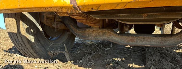 image for item EN5665 1994 International 4700 truck cab and chassis