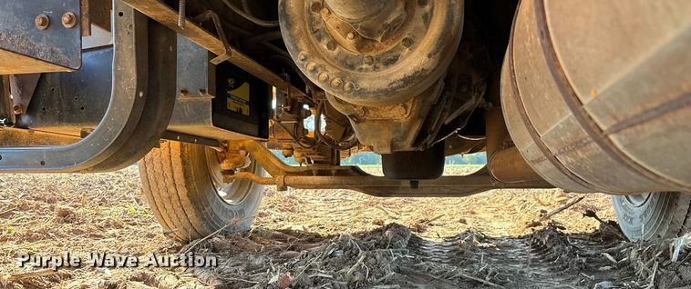 image for item EN5665 1994 International 4700 truck cab and chassis