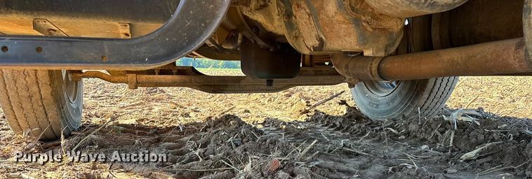 image for item EN5665 1994 International 4700 truck cab and chassis