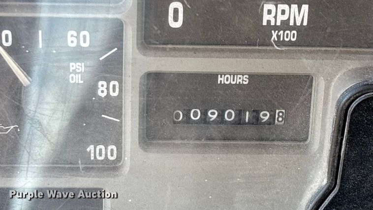 image for item EN5665 1994 International 4700 truck cab and chassis