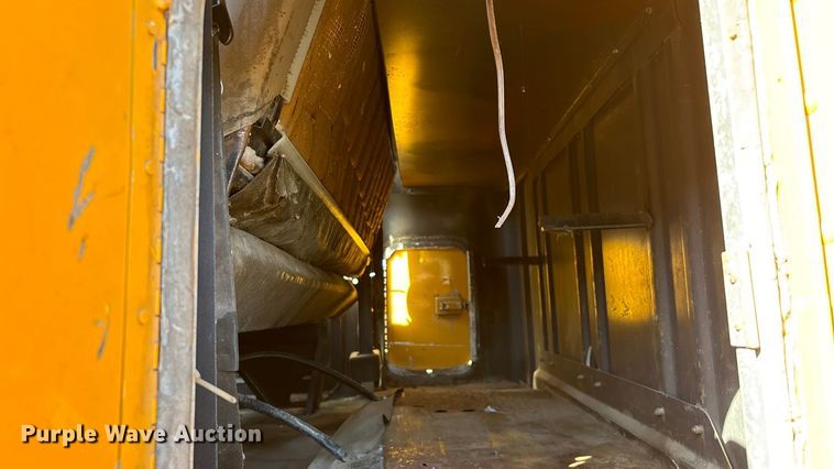 image for item EN5665 1994 International 4700 truck cab and chassis