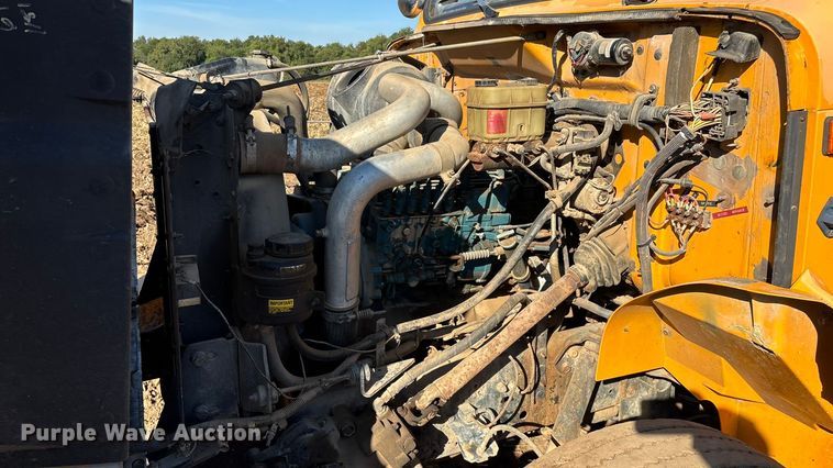 image for item EN5665 1994 International 4700 truck cab and chassis