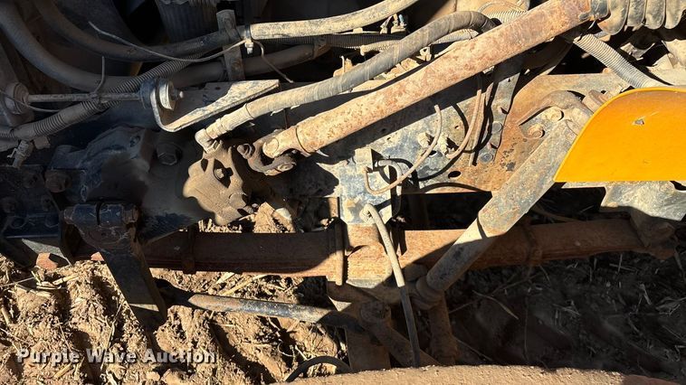 image for item EN5665 1994 International 4700 truck cab and chassis