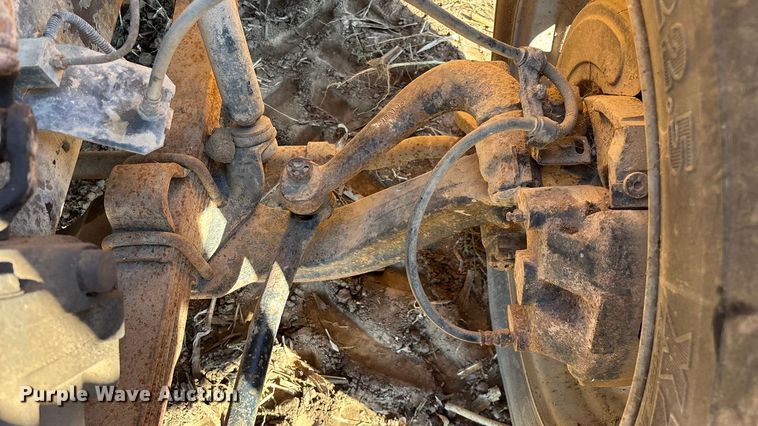 image for item EN5665 1994 International 4700 truck cab and chassis