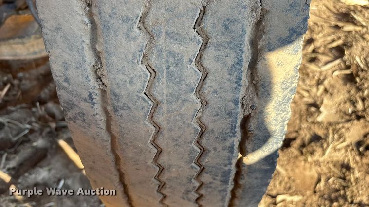 image for item EN5665 1994 International 4700 truck cab and chassis