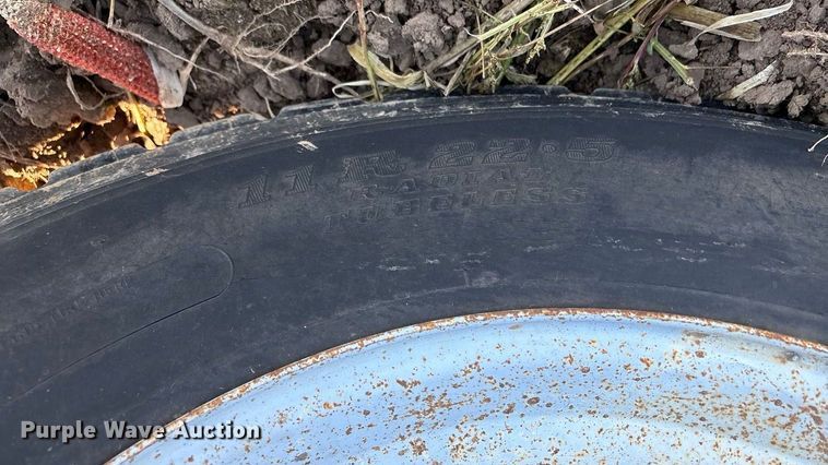 image for item EN5665 1994 International 4700 truck cab and chassis