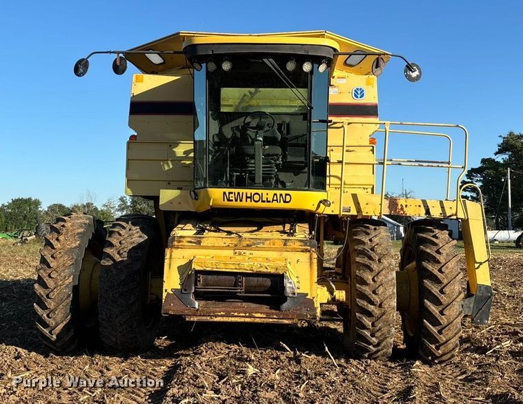 image for item EN5666 1999 New Holland TR 98  combine