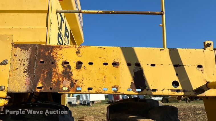 image for item EN5666 1999 New Holland TR 98  combine