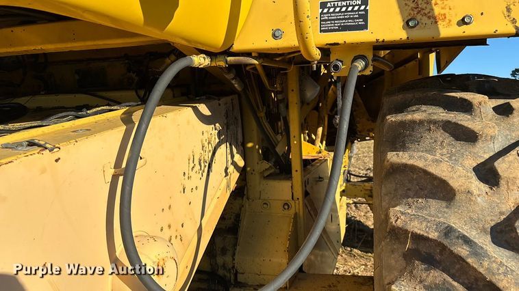 image for item EN5666 1999 New Holland TR 98  combine