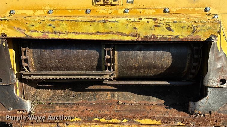 image for item EN5666 1999 New Holland TR 98  combine