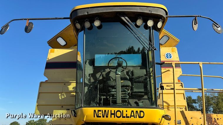 image for item EN5666 1999 New Holland TR 98  combine