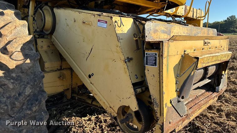 image for item EN5666 1999 New Holland TR 98  combine