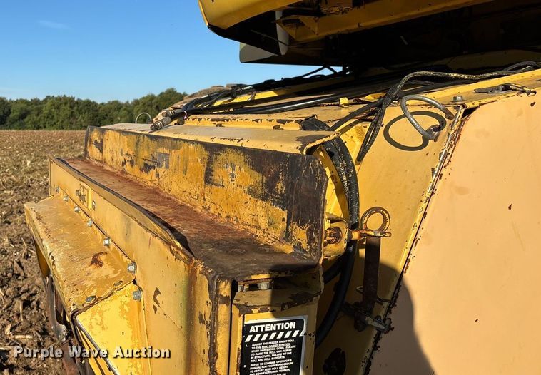 image for item EN5666 1999 New Holland TR 98  combine