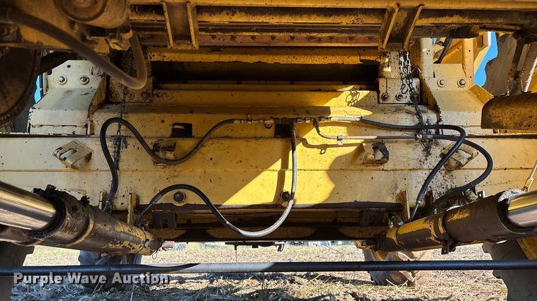 image for item EN5666 1999 New Holland TR 98  combine