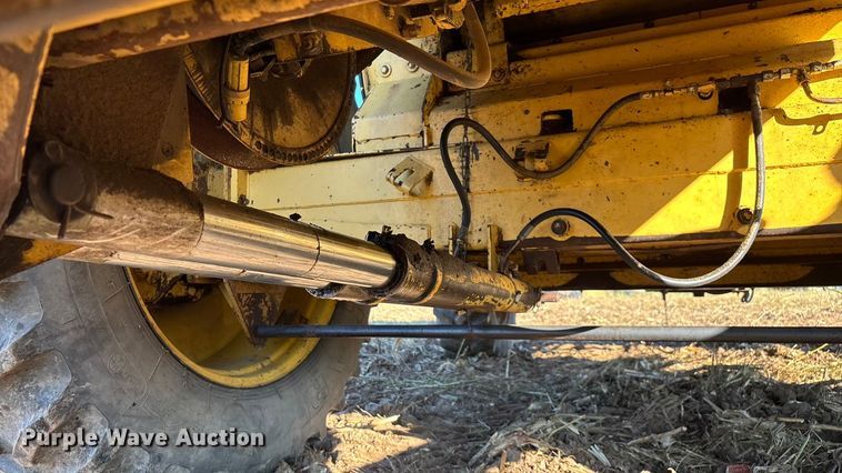 image for item EN5666 1999 New Holland TR 98  combine