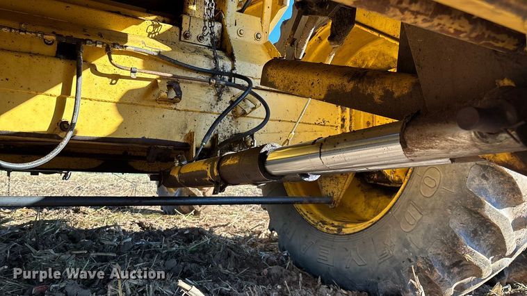 image for item EN5666 1999 New Holland TR 98  combine