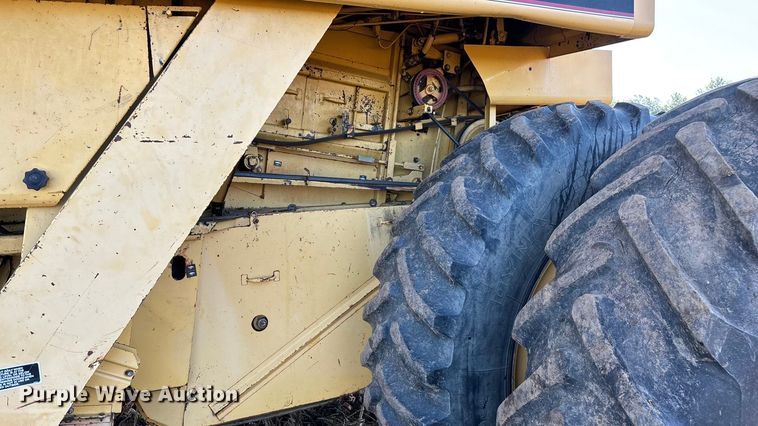 image for item EN5666 1999 New Holland TR 98  combine