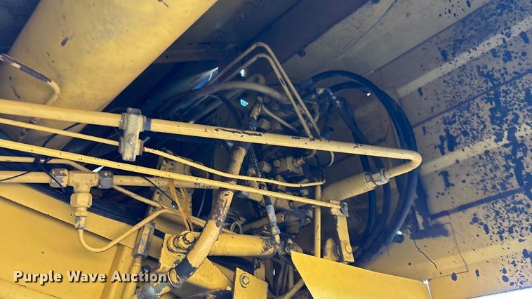 image for item EN5666 1999 New Holland TR 98  combine